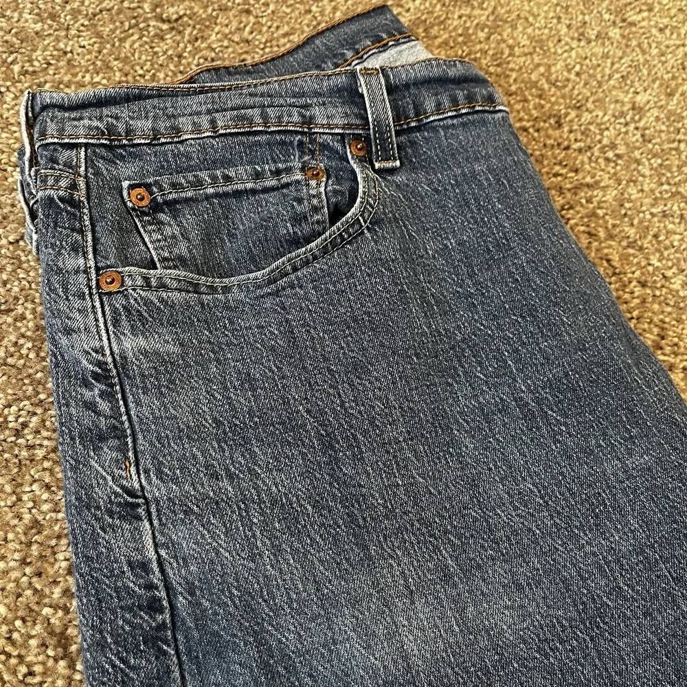 Levi's Jeans Mens Size 38x30 505 Straight Leg Medium Blue Wash Regular Fit Denim